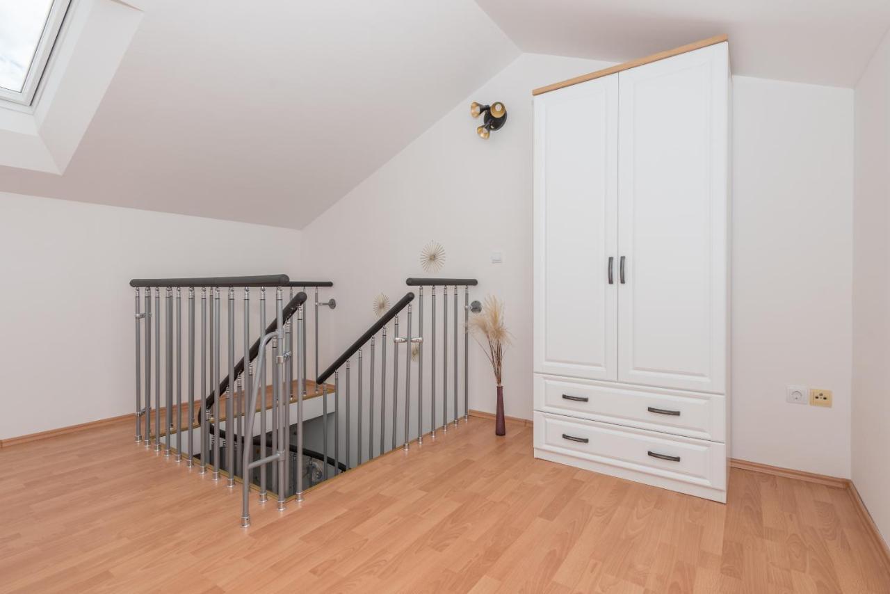 Deluxe 3 Bedroom Apartment With Sea View Baska Voda Bagian luar foto